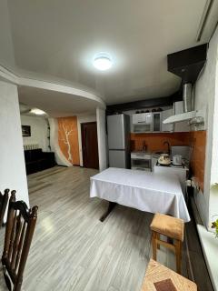 Уютный коттедж с мангалом и казаном - 8 минут до пляжа - 4