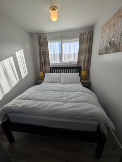 246, Belle Aire, Hemsby - Two bed recently renovated chalet, sleeps 5, free Wi-Fi, pet friendly, bed linen and towels included with onsite entertainment - 6