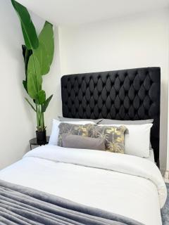 Designer Studio Flat at Tower Bridge - 1