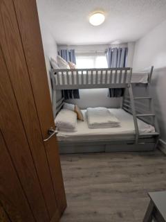 246, Belle Aire, Hemsby - Two bed recently renovated chalet, sleeps 5, free Wi-Fi, pet friendly, bed linen and towels included with onsite entertainment - 9