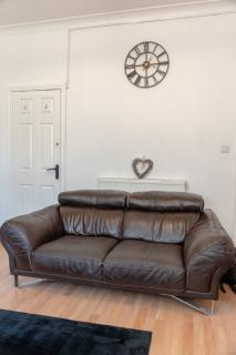 Nelson terrace -4 bedrooms-7 beds- sleeps 8, parking-WiFi-shops-food-M65-hospitals-contractors - 8