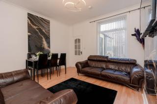 Nelson terrace -4 bedrooms-7 beds- sleeps 8, parking-WiFi-shops-food-M65-hospitals-contractors - 7