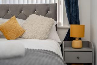 Nelson terrace -4 bedrooms-7 beds- sleeps 8, parking-WiFi-shops-food-M65-hospitals-contractors - 2