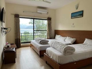 Lakeside Guest House - 8