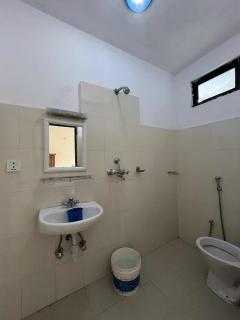 Lakeside Guest House - 1