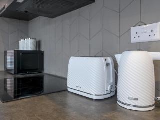 Pass the Keys Eden Gardens – Couples’ Holiday Home with Parking - 3