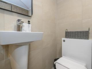 Pass the Keys Eden Gardens – Couples’ Holiday Home with Parking - 1