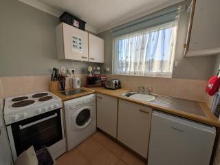 Bermuda Haven 26, Hemsby - Two bed chalet, sleeps 5, bed linen and towels included with onsite entertainment on a pet free site - 6