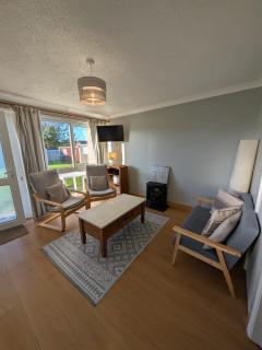 Bermuda Haven 26, Hemsby - Two bed chalet, sleeps 5, bed linen and towels included with onsite entertainment on a pet free site - 7
