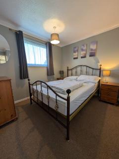 Bermuda Haven 26, Hemsby - Two bed chalet, sleeps 5, bed linen and towels included with onsite entertainment on a pet free site - 9