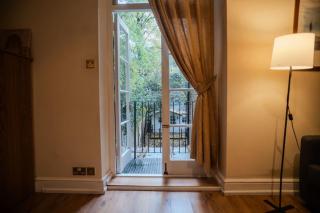 Cozy Balcony Apartment in Paddington - 5