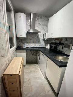 Sebastián Elcano, Embajadores Metro, centro de Madrid - 9