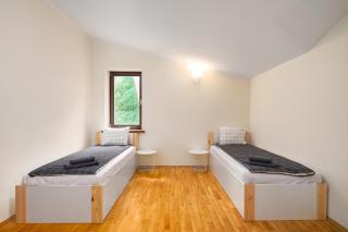 Golden Villas - Cozy Family Villa with Garden & Sauna, Konstancin - 9