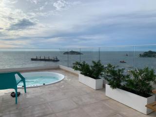 Coastal apartment with pool access and viewpoint - 4