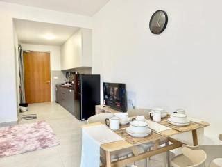 RC 1-6Pax Sunsuria cozy Studio Setia Alam SCCC TV - 7