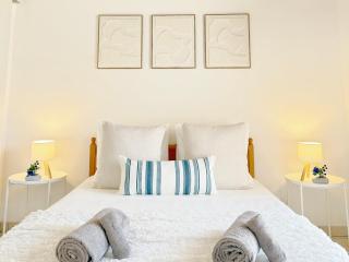 5-Min Walk to Beach - Bright 2-BR Home with Private Garden & Sunset Views - 9