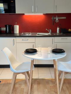 DUHA HOMES - Wohlfühl Apartment, Küche, Stellplatz, Self-Check-In, Garten, - 8