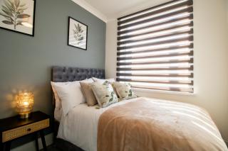 Kingley Court By Greenstay Serviced Accommodation - A Newly Refurbished 2 Bed Flat In Gateshead - Ideal For Contractors - Business Travellers & Relocations - 10 Mins From Newcastle City Centre - Free Parking - Fast Wi-Fi - 6