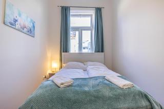 Comfortable & Amazing 2BR Apt with Local Flair - 4