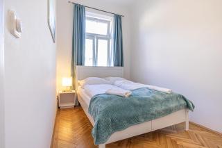 Comfortable & Amazing 2BR Apt with Local Flair - 1