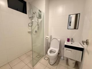 2-5 Pax, Free Parking & Free Wi-fi, Merriton Kuching - 8