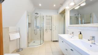 Golden Villas - Elegant Family Villa with Garden near Krakow - 2