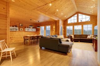 Arctic Wilderness Lodge 4BDR, Sauna, Wifi & Hut - 0