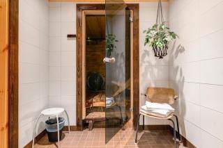 Arctic Wilderness Lodge 4BDR, Sauna, Wifi & Hut - 8