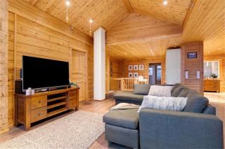 Arctic Wilderness Lodge 4BDR, Sauna, Wifi & Hut - 4