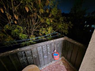 Super Central 2BR FREE Parking - 6