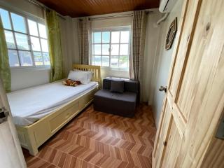 Rustic Retreat Two Bedroom House - 8