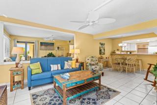 Bright Beach Condo - Ocean Views - Pool - 4