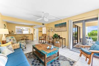 Bright Beach Condo - Ocean Views - Pool - 0