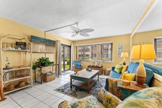 Bright Beach Condo - Ocean Views - Pool - 2