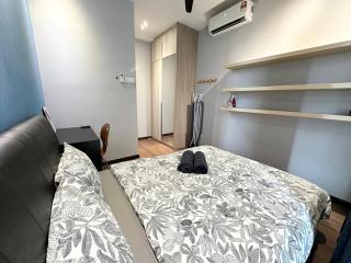 Family Suite -3R2B, Upto8pax, 2 Car Park, Netflix, Nearby The Mines, UPM - 4