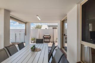 Spacious waterfront home with pontoon, pool, BBQ - 3