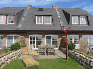 Wünderschöner Hausteil Mit Garten - 0