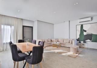 The Green Escape 4BR Villa By Travelholic - 8