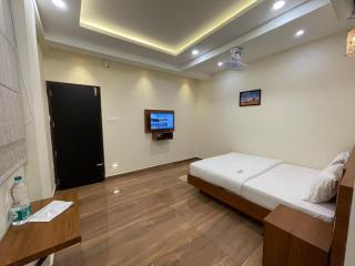 The Marina Deluxe Kozhikode - Premium Spacious AC Rooms - 6