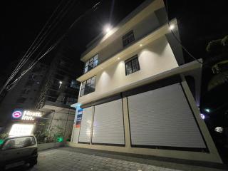 The Marina Deluxe Kozhikode - Premium Spacious AC Rooms - 5