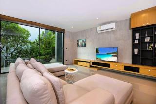 Nature-Inspired 2BR Duplex P12 with pool and gym - 8