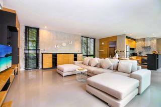 Nature-Inspired 2BR Duplex P12 with pool and gym - 7