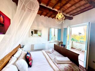 Magical Villa di Gioia Breathtaking views, large private garden and olive grove - in a cool village on the Umbria Tuscany Border - 2