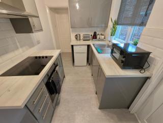 King bed Free parking Walk to c-centre & Hospital - 3