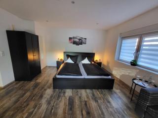 CJS Apartments - Chill or Drive am Nürburgring, Free Parking, WLan, Spacious Rooms, Quiet Location - 8