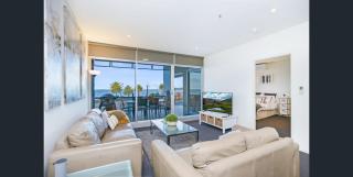 Frontage Apartments- 3Bedroom Central Seaview Escape - 9