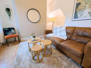 King bed Free parking Walk to c-centre & Hospital - 7