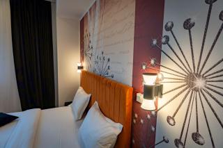 Studio City View - 7