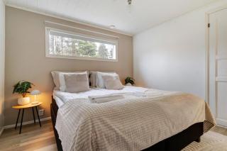 Cozy Lapland Hideaway, 2BDR, Wifi & Parking - 0