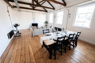 The Loft - Luxe City Centre Penthouse Apartment - 2